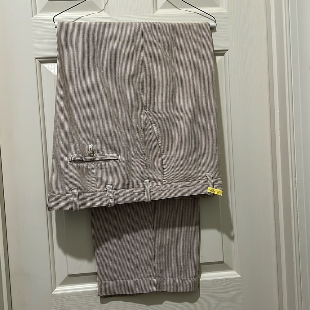 Izod men’s seersucker dress pants.